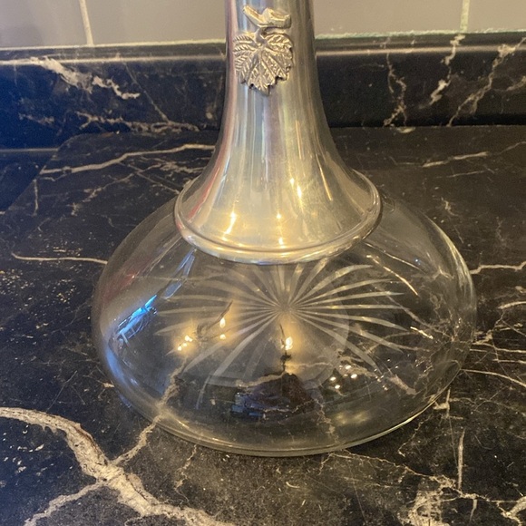 Vintage Decanter with 6 wine  glasses. - Picture 7 of 16